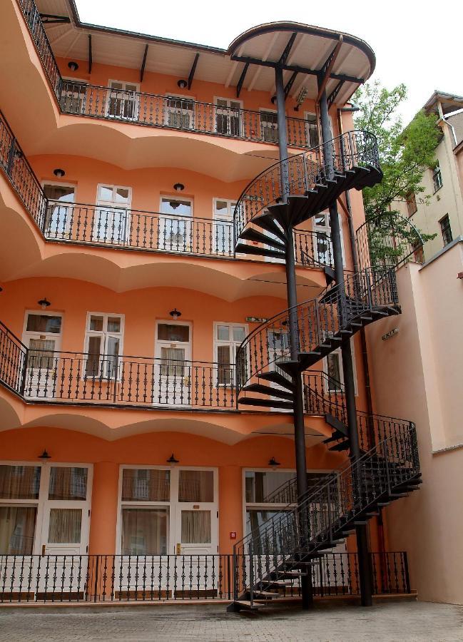 Hotel Patio براغ المظهر الخارجي الصورة