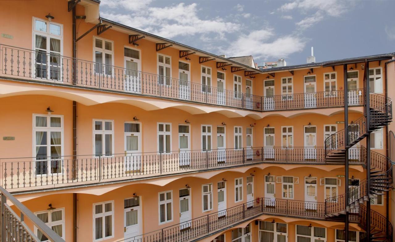 Hotel Patio براغ المظهر الخارجي الصورة