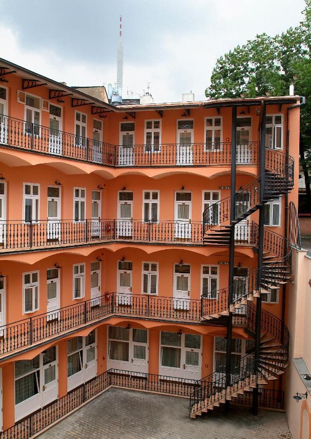Hotel Patio براغ المظهر الخارجي الصورة